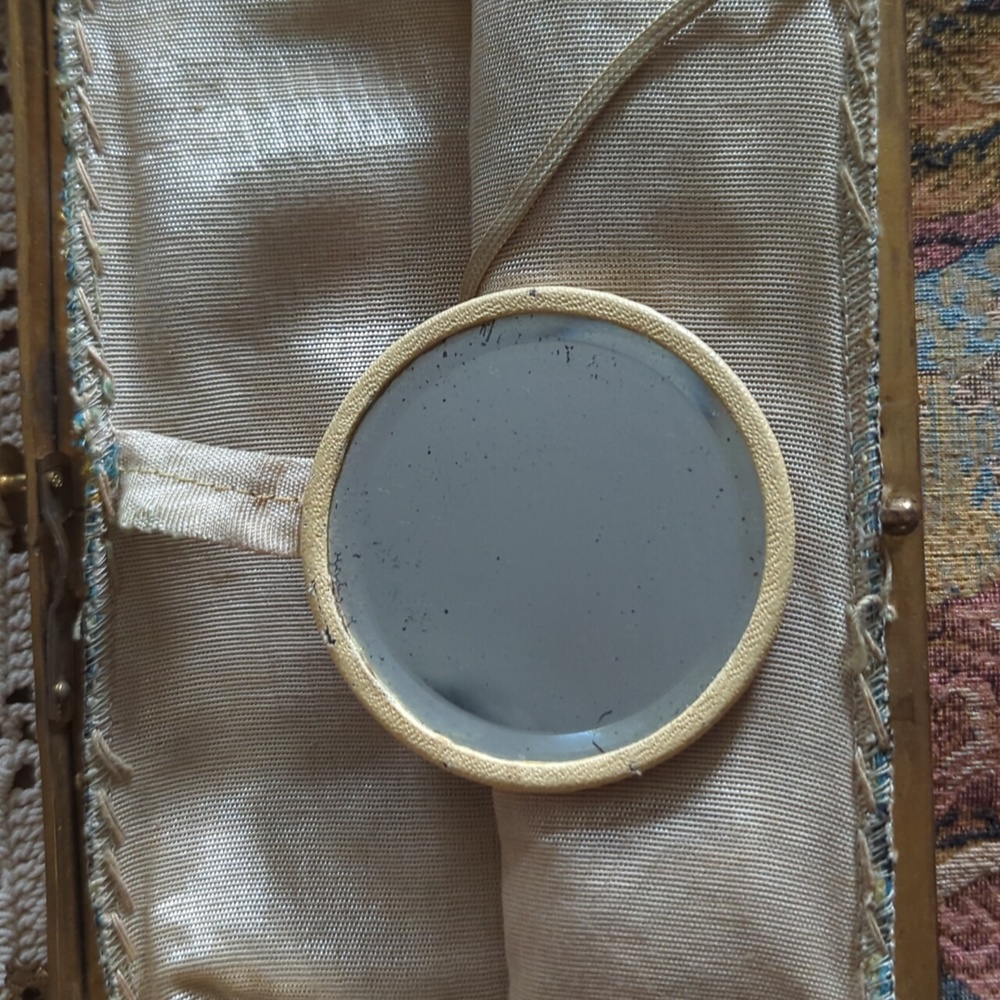 Vintage Tapestry Purse With Mirror & Change Purse Inside - Picture 3 of 9